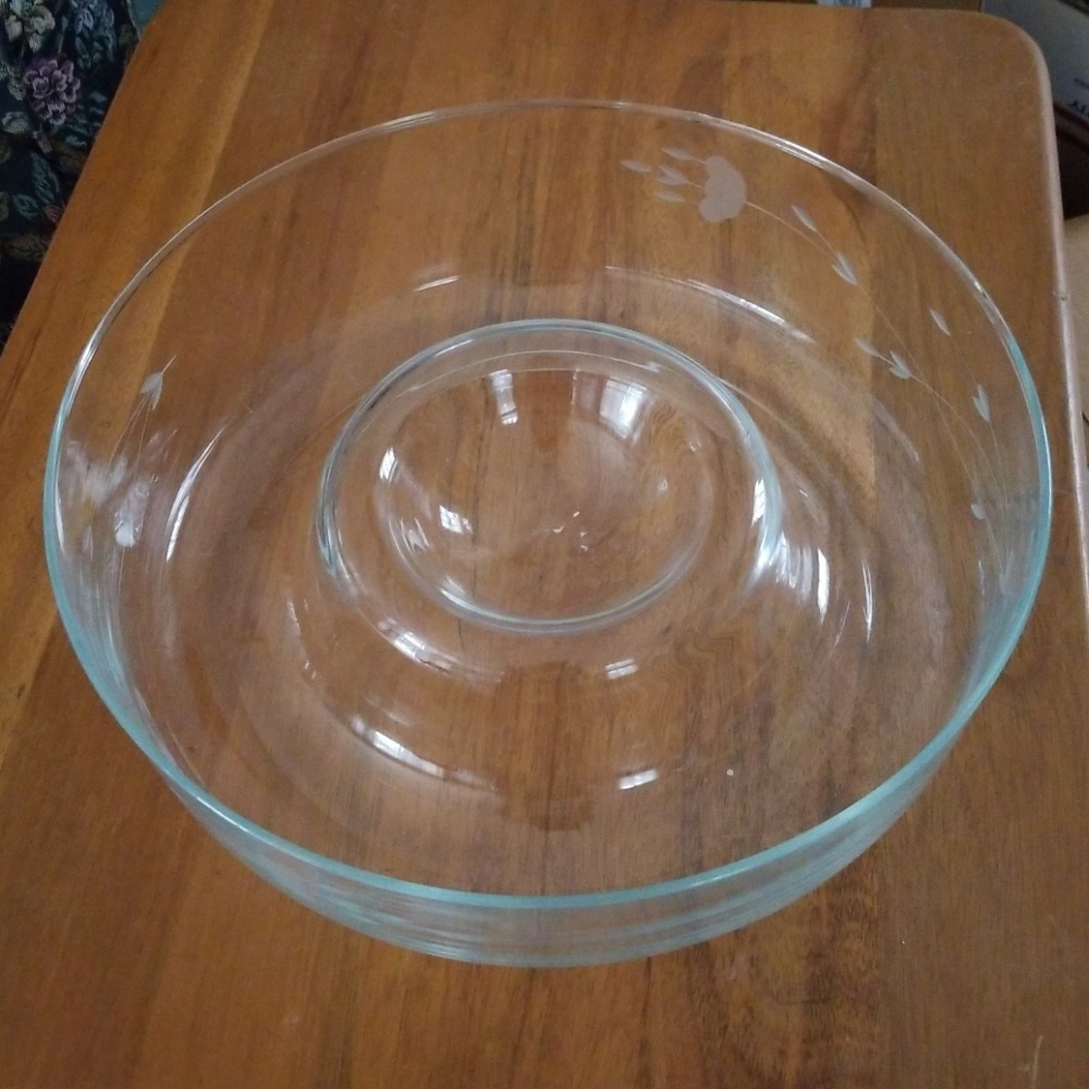Chip and dip bowl